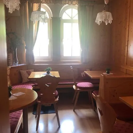 伯纳德酒店 3* 卡纳泽伊