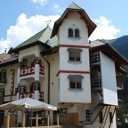 伯纳德酒店 3* 卡纳泽伊