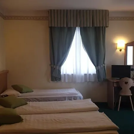 伯纳德酒店 酒店